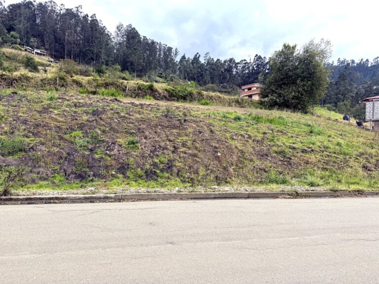 Terreno en venta en Nazón, Biblián - vista general