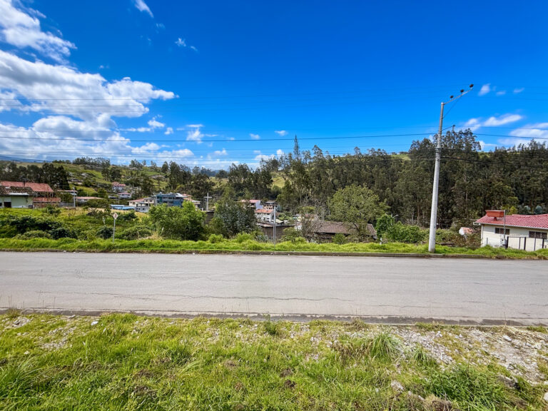 Terreno en venta en Nazón, Biblián - junto a la quebrada